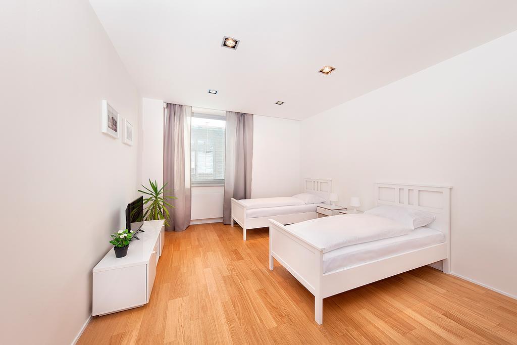 Hostel & Letov Praha